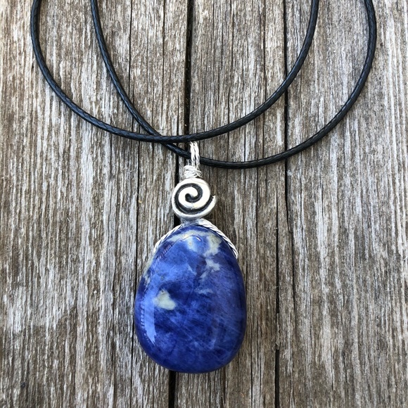 Sodalite for creativity, communication & balance - Picture 2 of 4